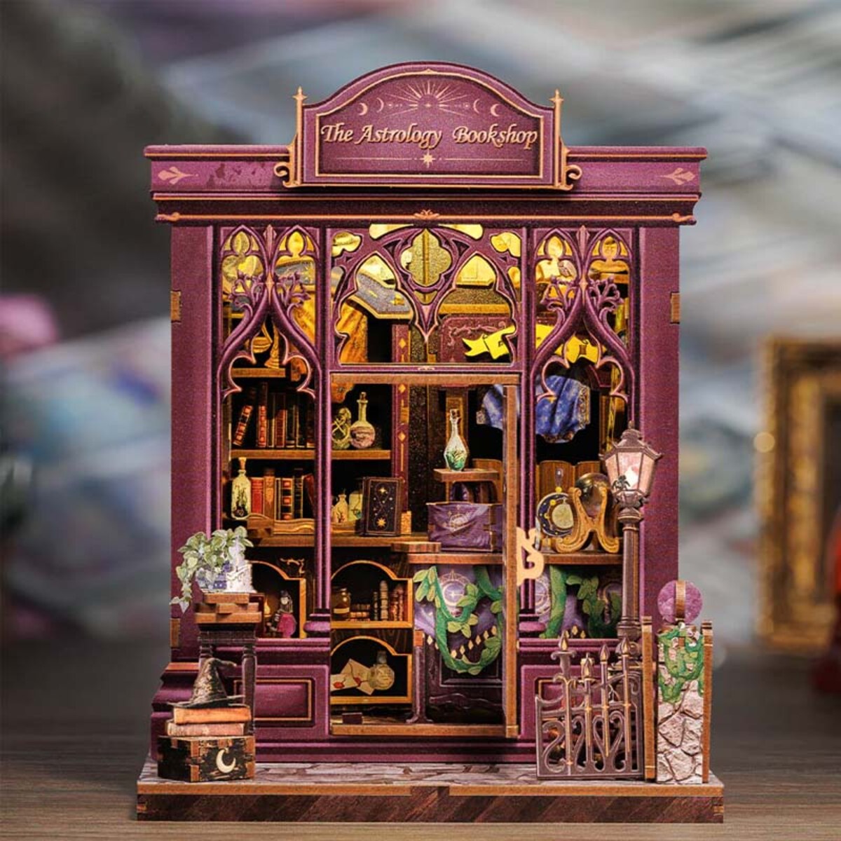 Miniaturowy domek mini Book Nook - Astrologia szczęścia- CuteBee