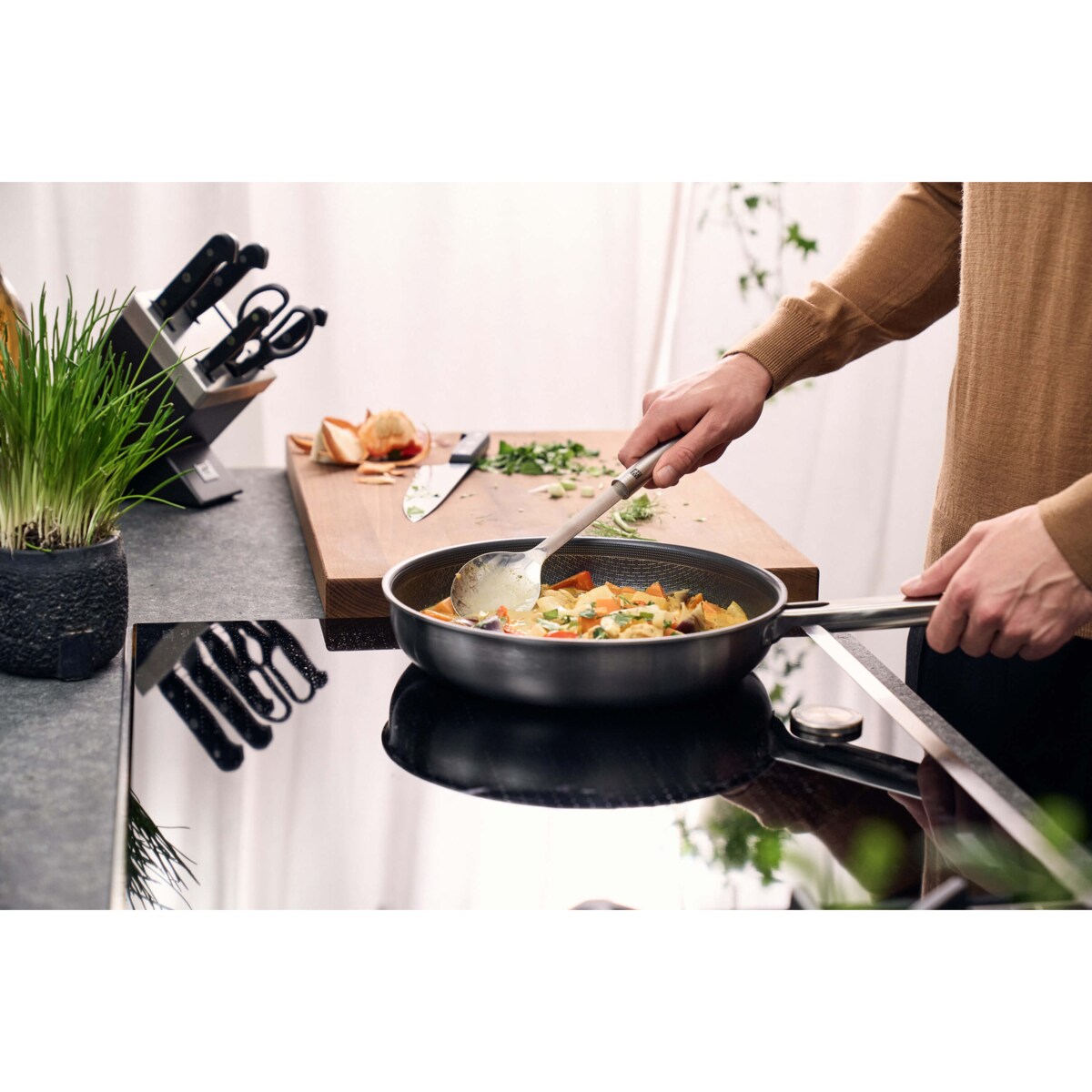 ZWILLING JOY PLUS Patelnia płytka 28 cm