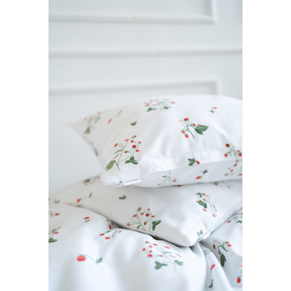 Pościel Poziomki 200 x 200 cm + 70 x 80 cm (2 szt)