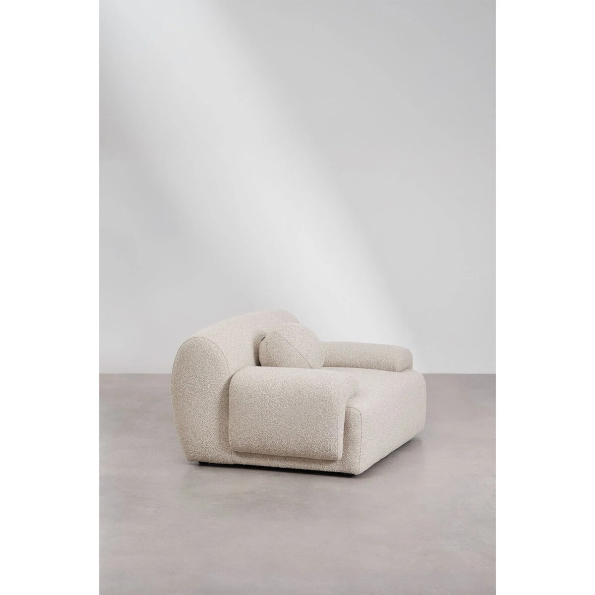 Fotel tapicerowany z poduszką Shirina, bouclé beżowy