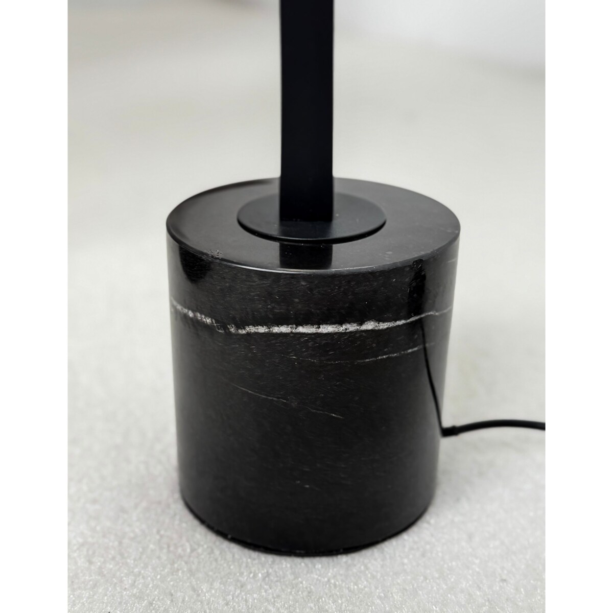 LAMPA PODŁOGOWA PORTIMA CZARNA