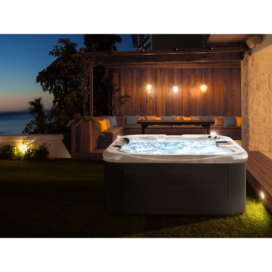 Wanna ogrodowa z hydromasażem biała LASTARRIA