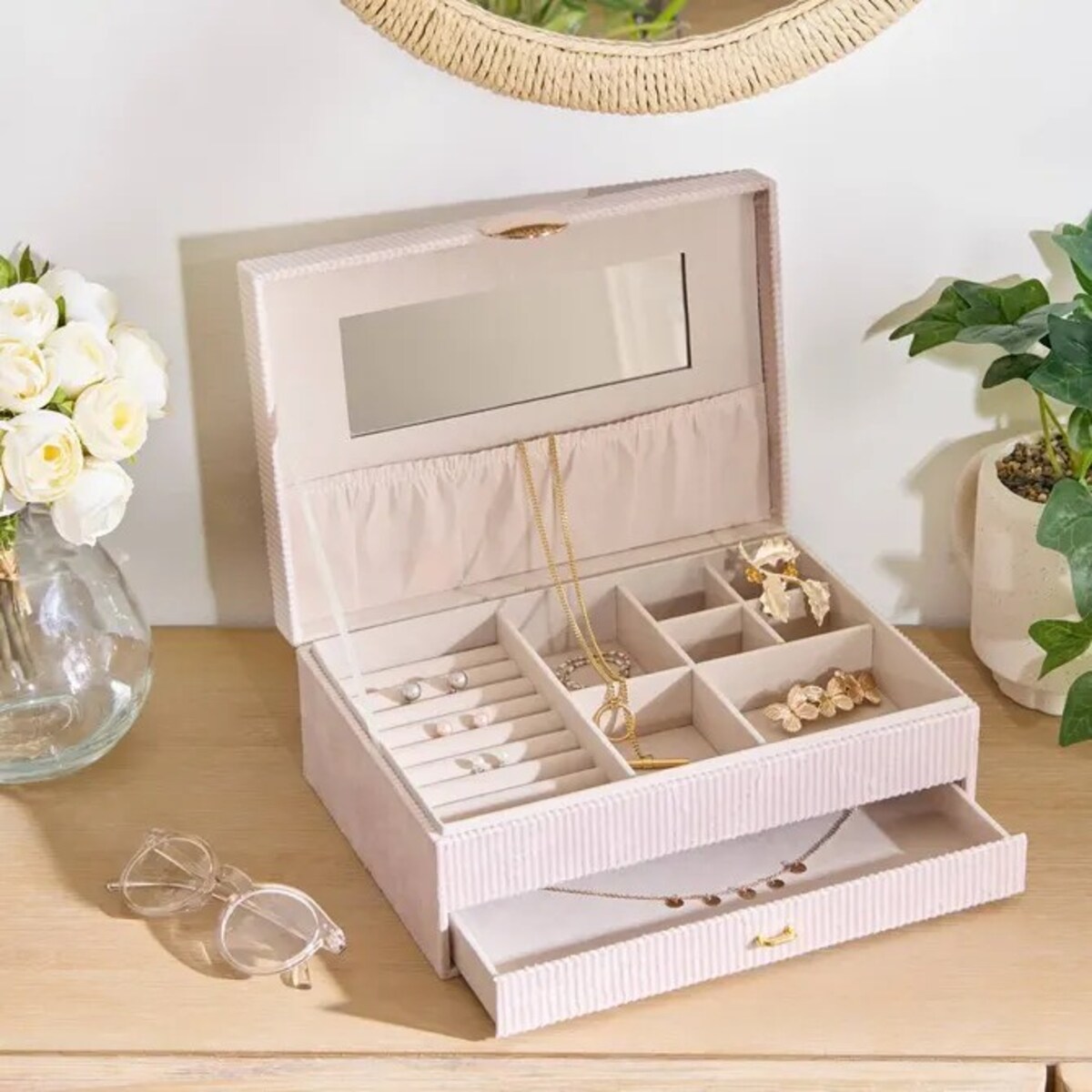 Szkatułka na biżuterię Enya, sztruksowa, 27,5x19x10 cm