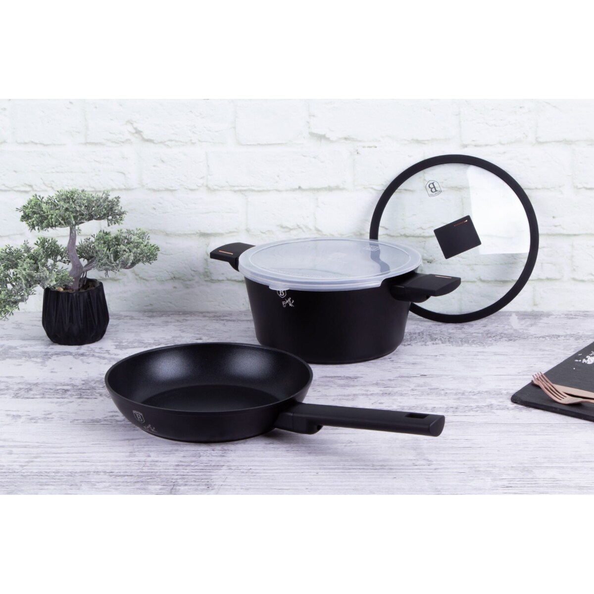 Zestaw garnek z patelnią 24cm z powłoką tytanową 4-ele BERLINGER HAUS Monaco