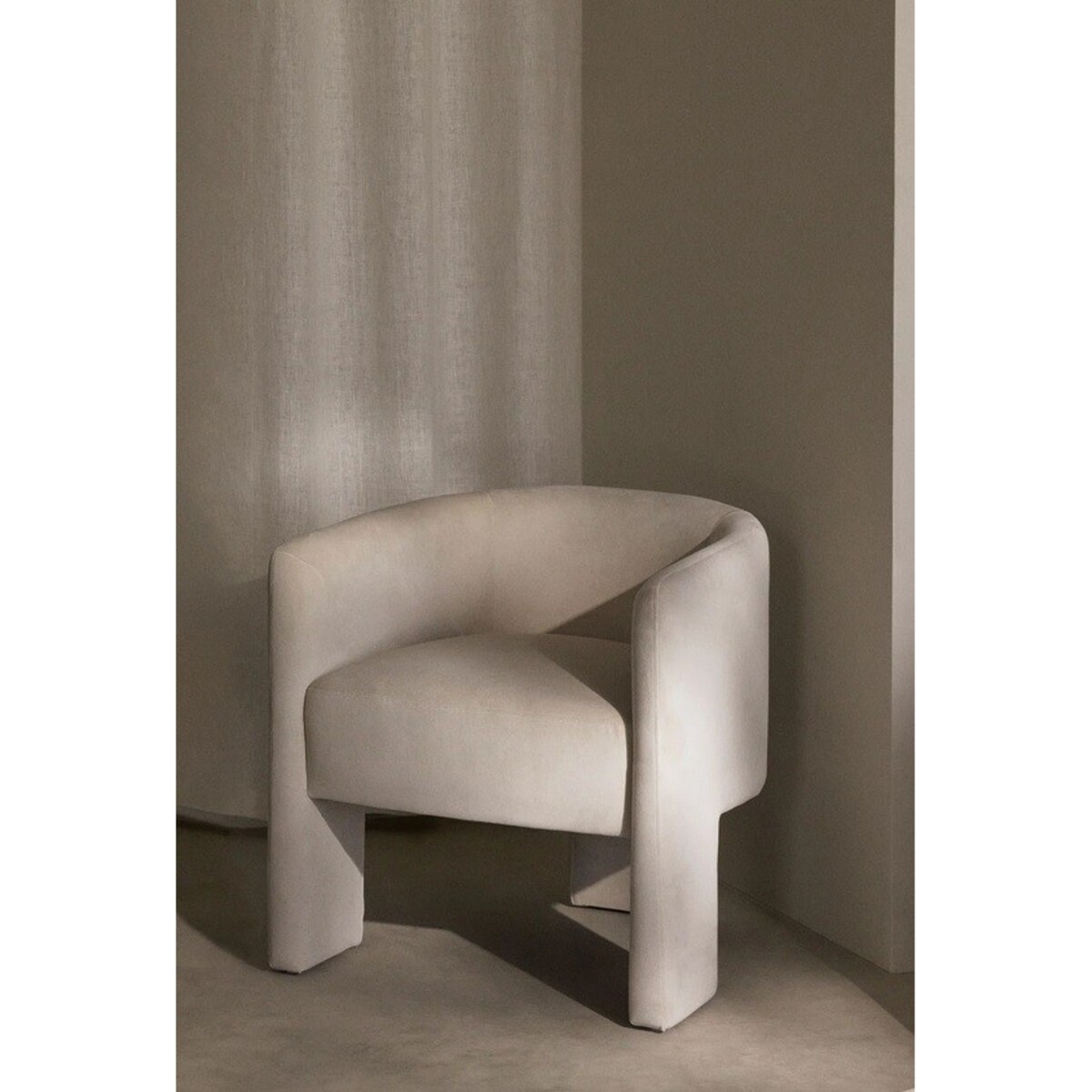 Fotel aksamitny na trzech nogach Maupiti kremowy