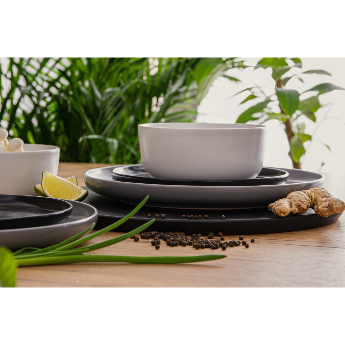 KONSIMO VICTO Zestaw obiadowy dla 6 osób w kolorach czarnym, szarym i białym (18 elementów)