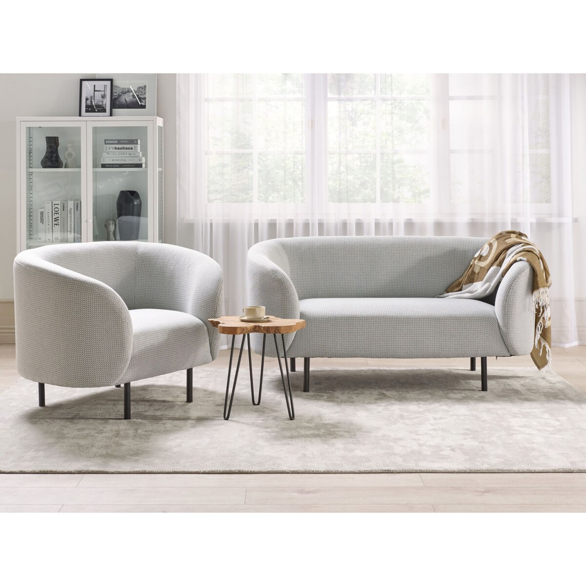 Fotel tapicerowany czarno-biały LOEN