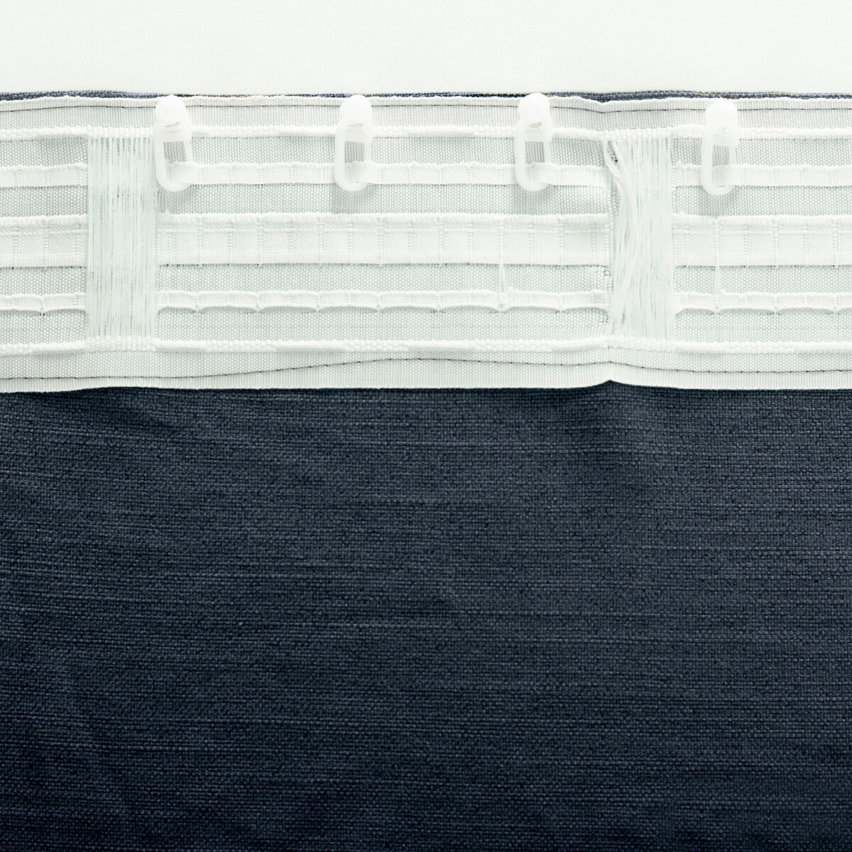 Zasłona BASIC na taśmie marszczącej 140x280 cm granatowy 1 szt. 140x280 granatowy-niebieski