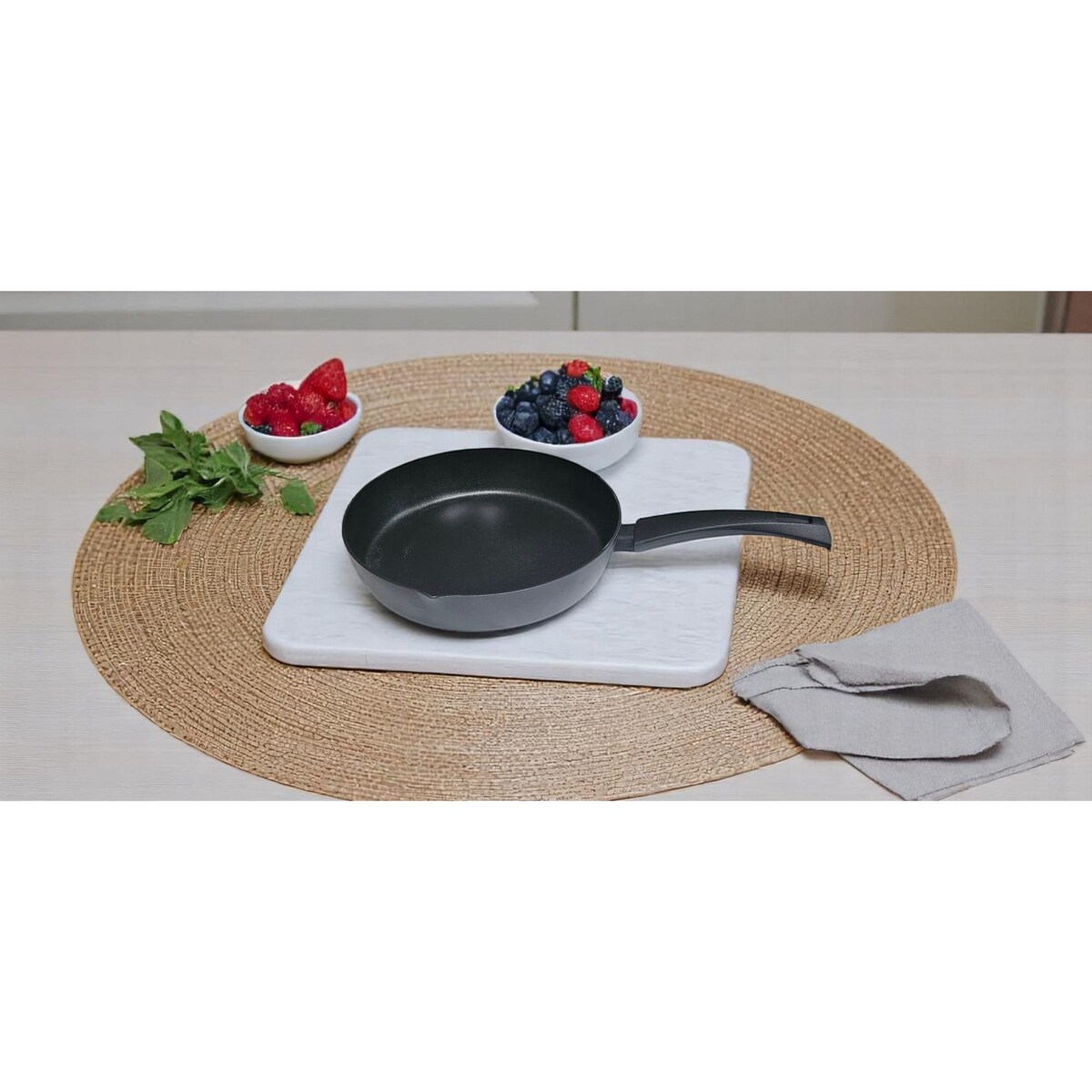 Patelnia tradycyjna do smażenia 20 cm nieprzywierająca NON-STICK czarna indukcja na gaz ZILNER