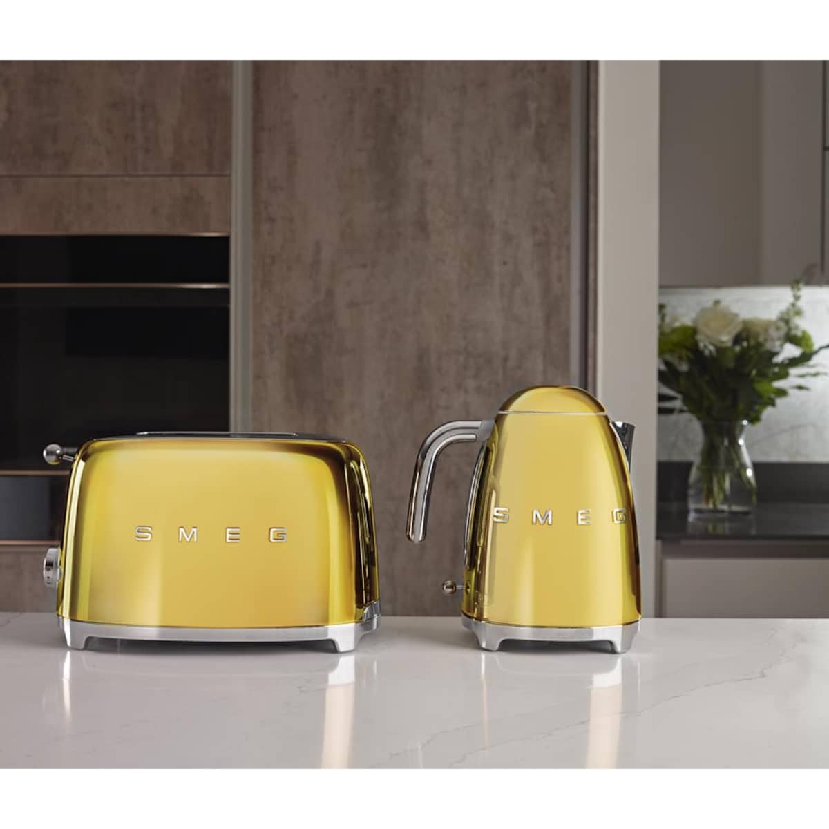 Czajnik elektryczny złoty 50's Style, 1700 ml, SMEG