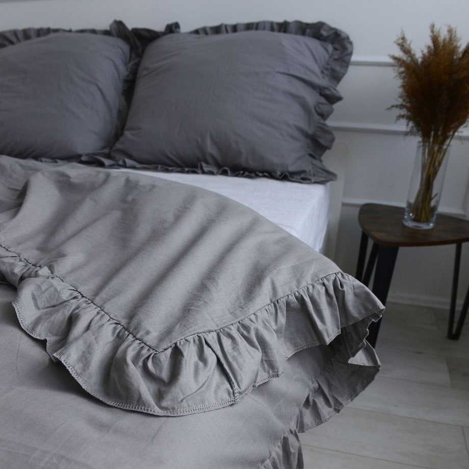 Pościel Bawełniana Z Ozdobną Falbanką Zestaw Komplet 160X200 Cm Ciemnoszara + 2 Poduszki 70X80 Cm