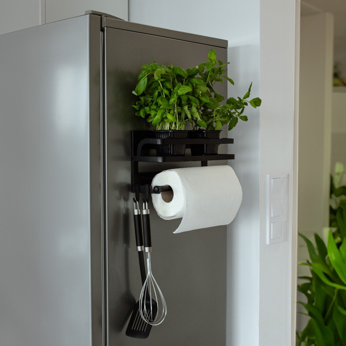 Półka na przyprawy kuchenna z uchwytem na ręcznik papierowy czarna