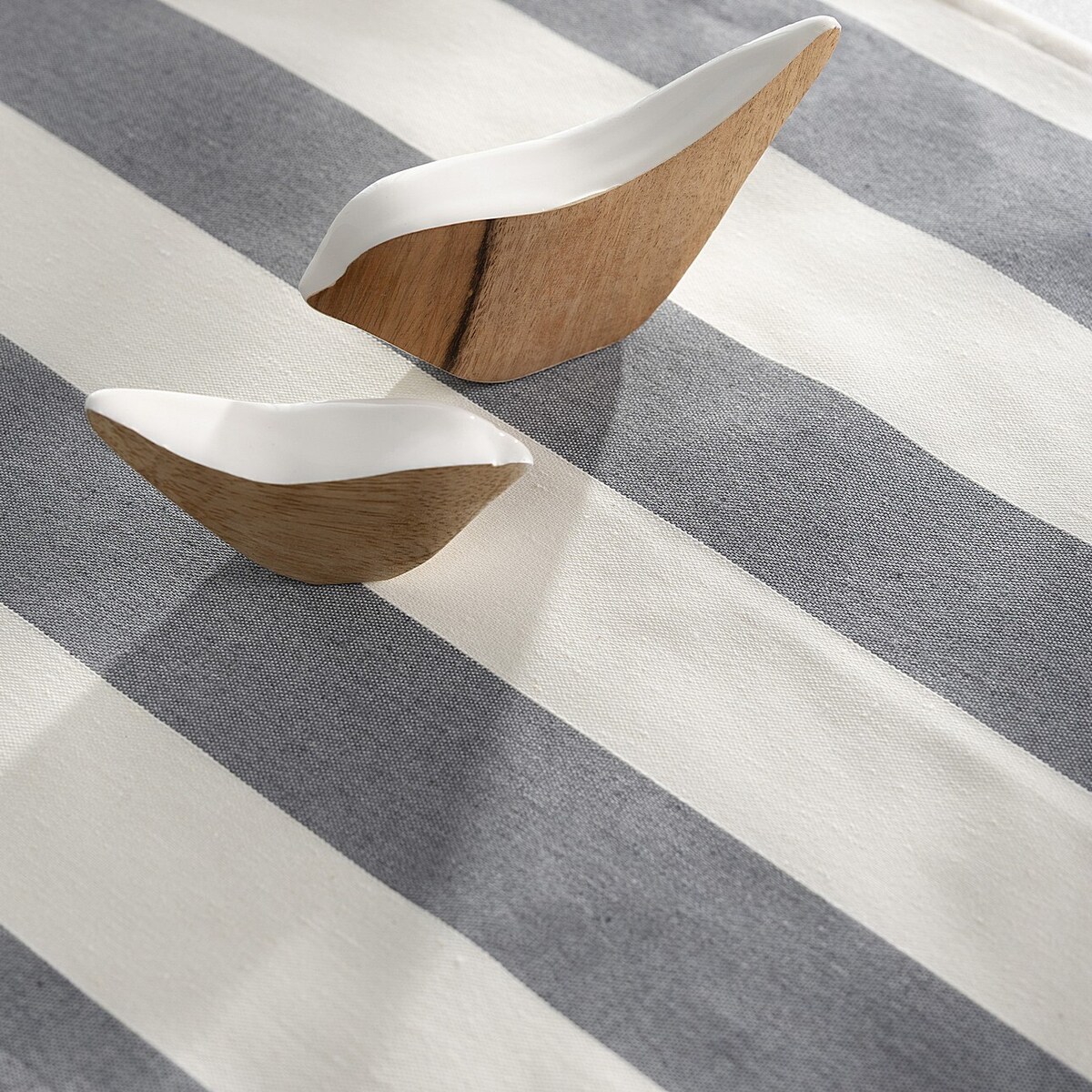 Bieżnik z falbaną 40x160 cm 40x160 biało-szare pionowe pasy (5,5cm)