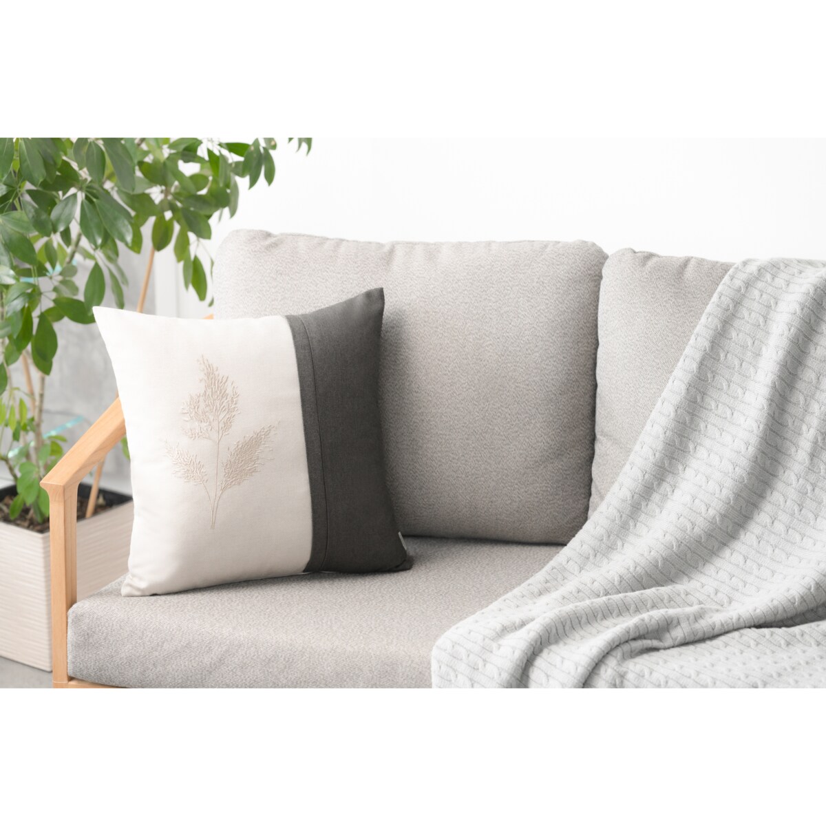 Poduszka dekoracyjna Miskant Antracyt 45 x 45 cm