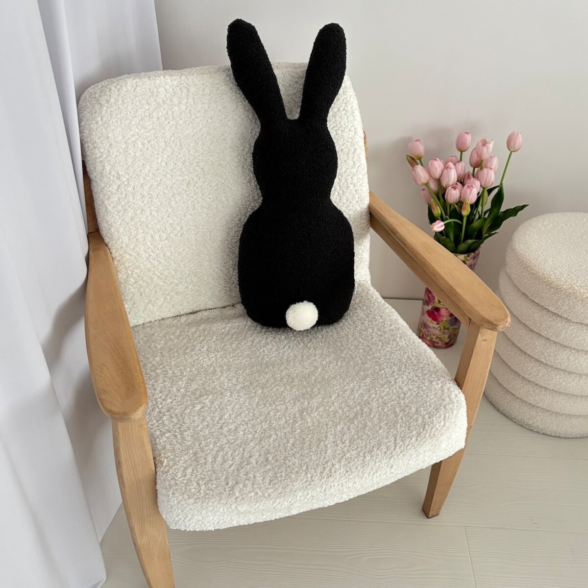 Poduszka minimalistyczny Zając boucle czarny