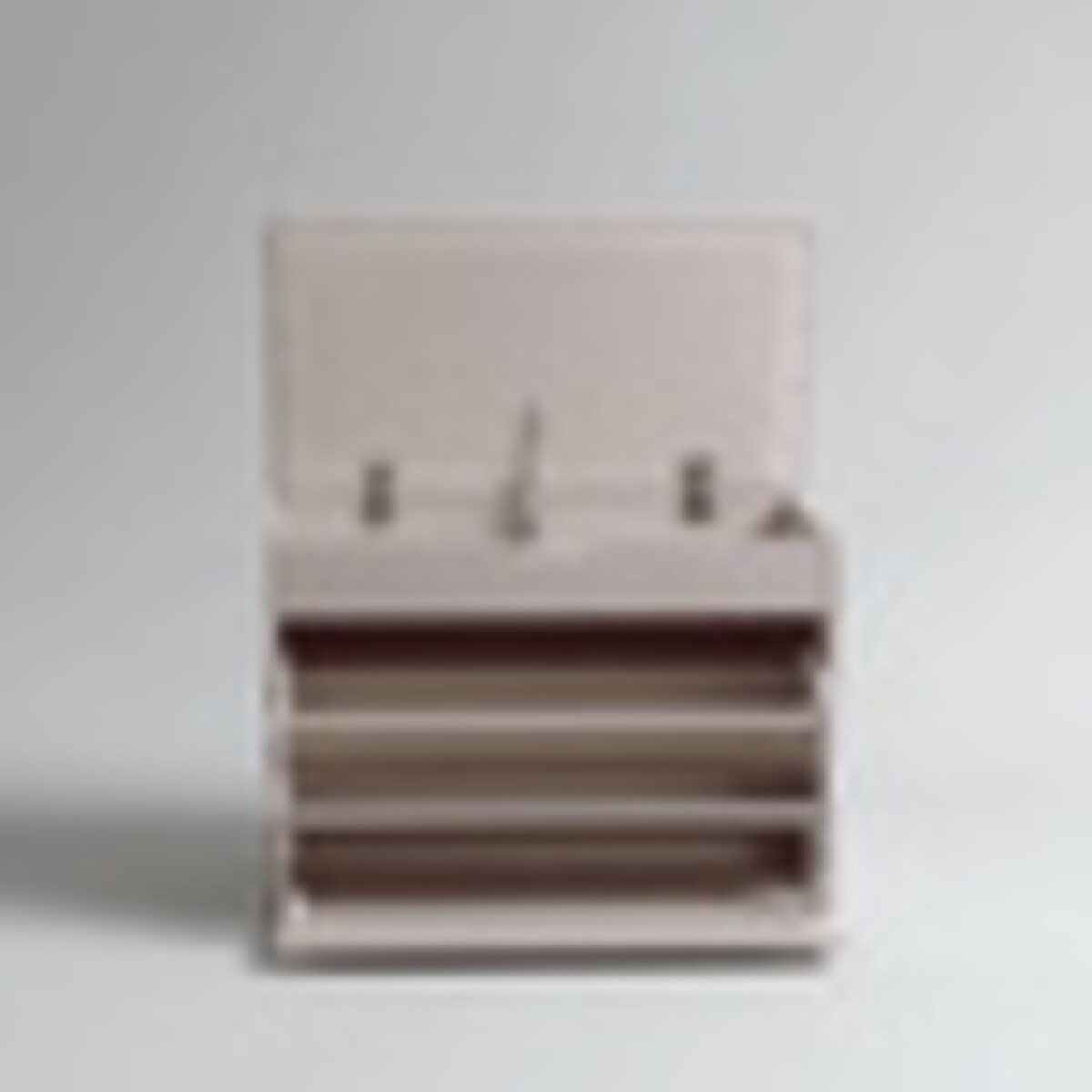 Szafka na buty z siedziskiem i wysuwanymi półkami VAULT, 57 x 30 x 53 cm