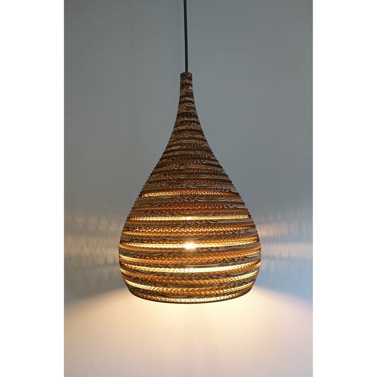Stożkowa ekologiczna lampa wisząca z tektury - CONE S30