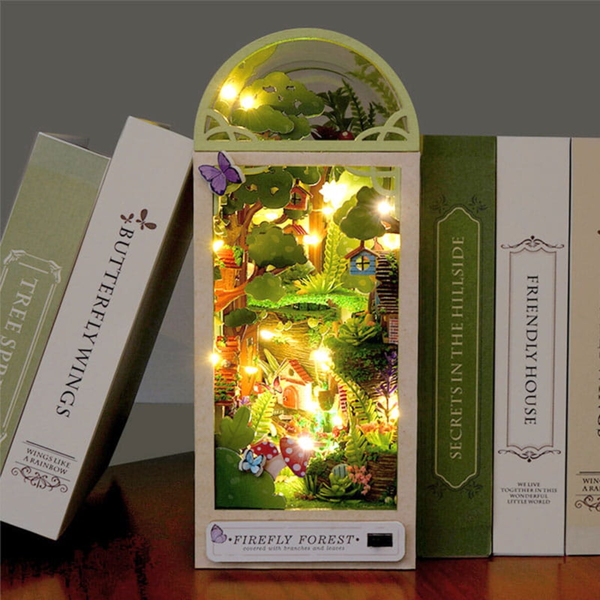 Miniaturowy domek Book Nook - Zaczarowany las