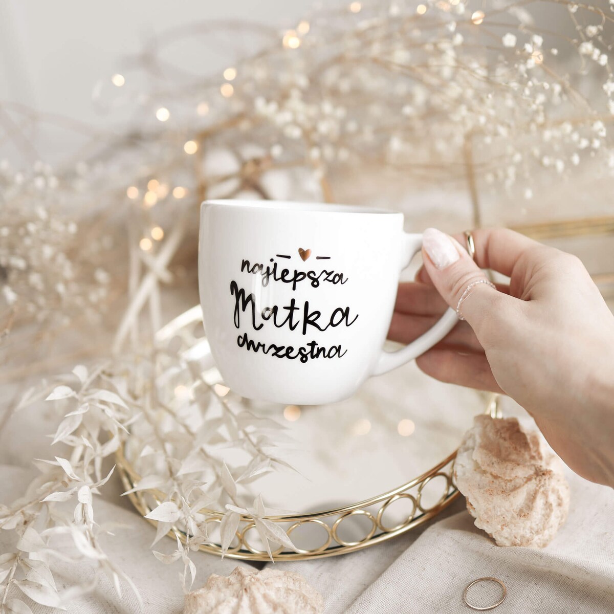 Biały Kubek Porcelanowy 300 ml - Motyw Złotego Serca i Napis Najlepsza Matka Chrzestna dla Matki Chrzestnej na Chrzest