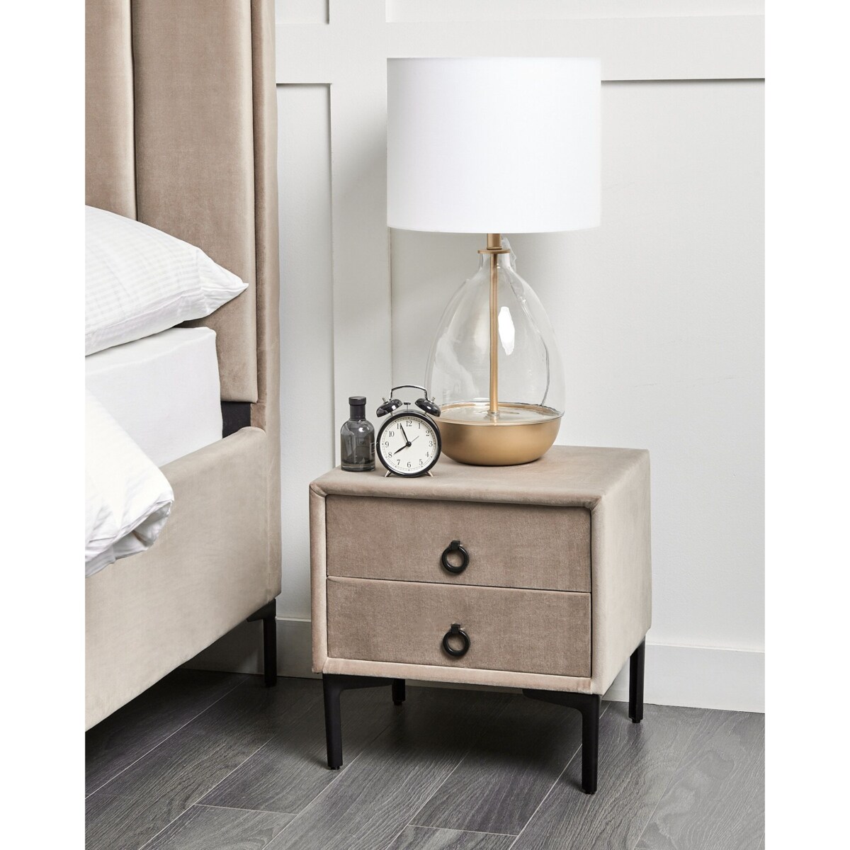 Szafka nocna welurowa szarobeżowa SEZANNE