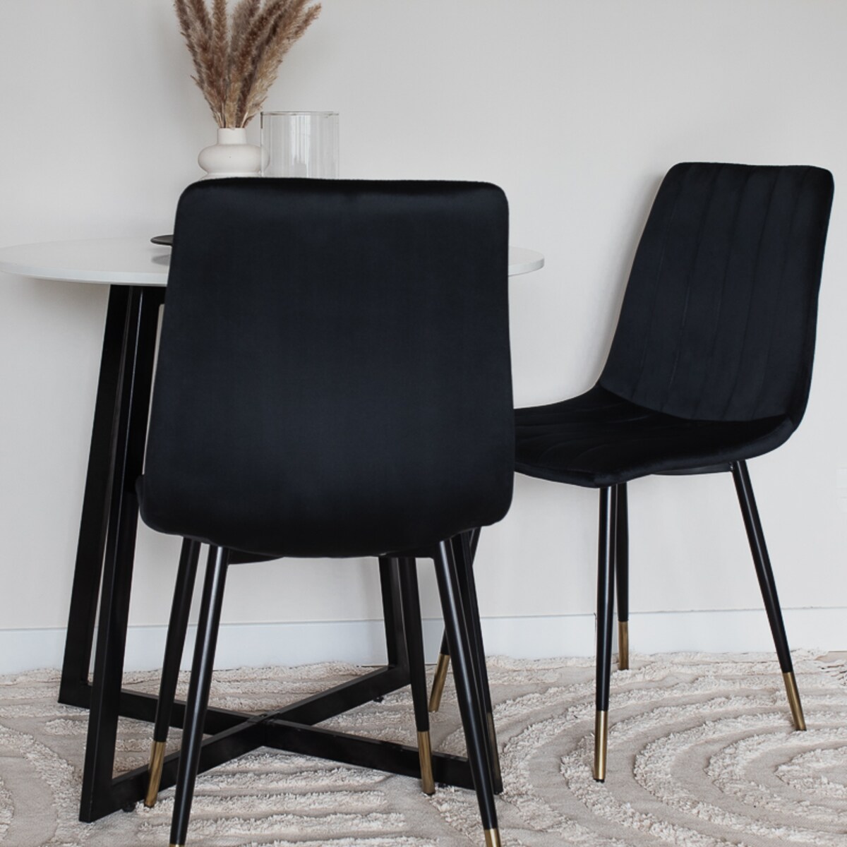 Krzesło tapicerowane czarne do salonu jadalni pikowane welurowe