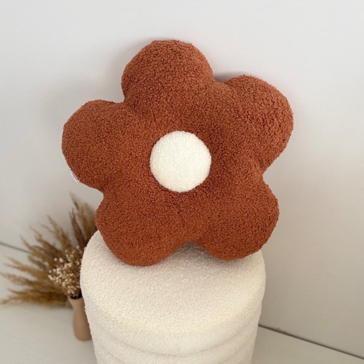 Poduszka boucle duży Kwiatek rudy / biały