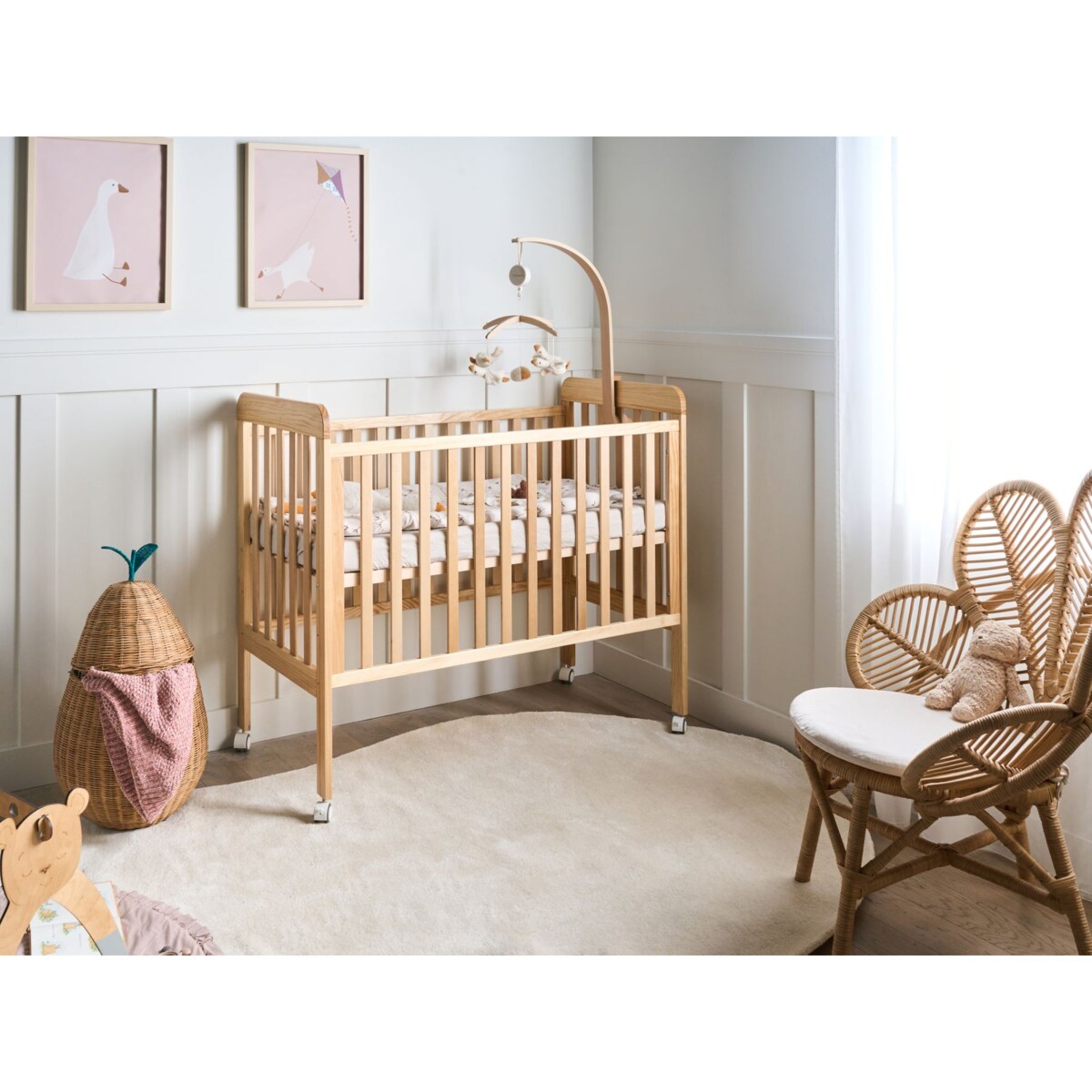 Łóżeczko dziecięce Drewno sosnowe BODMIN 60 x 120 cm Z kółkami Jasnobrązowy