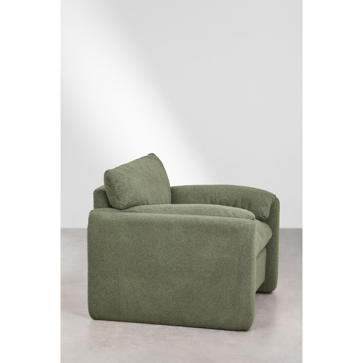 Fotel wypoczynkowy bouclé szałwiowo zielony Serra