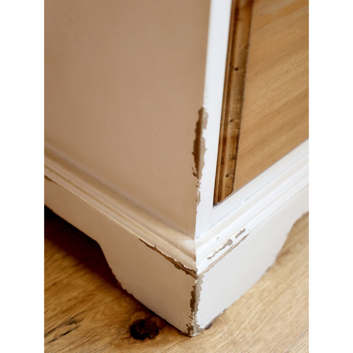 Komoda drewniana postarzana z szufladami