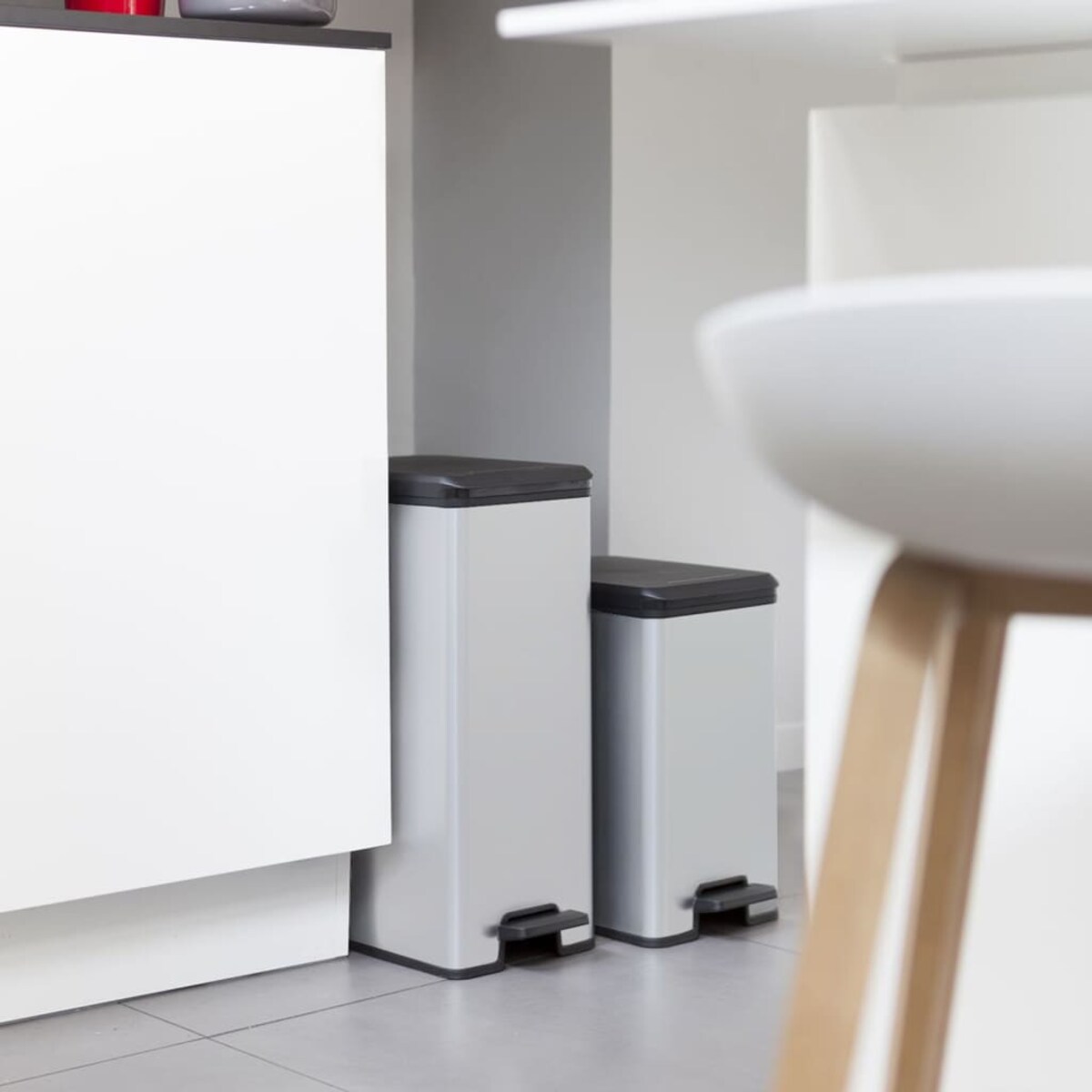 Curver Kosz na śmieci z pedałem Deco, owalny, 25 L, srebrny