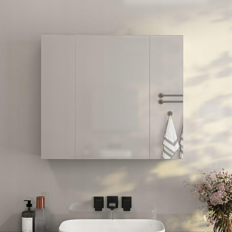 Wisząca szafka łazienkowa z trójdzielnym lustrem