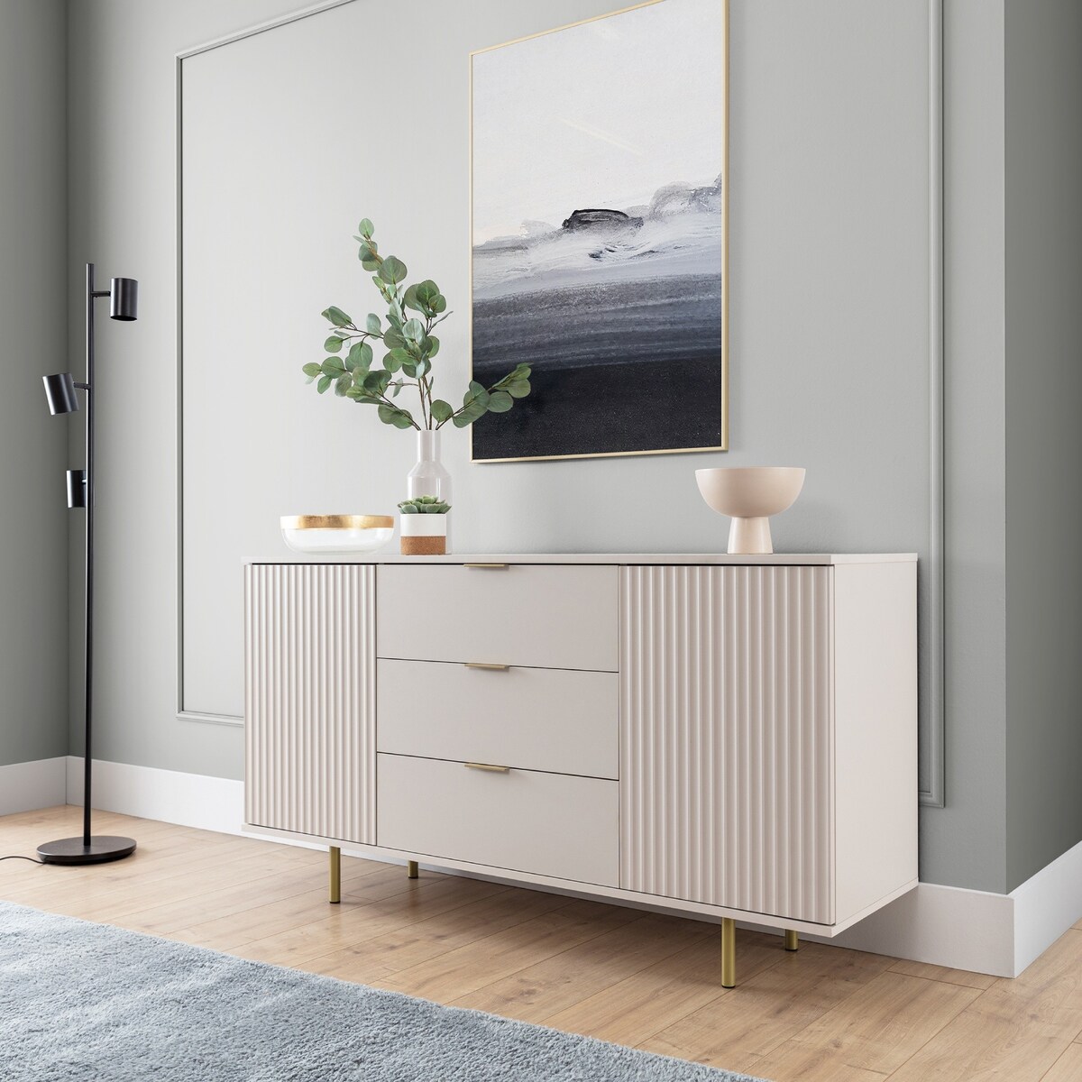 Komoda dwudrzwiowa z szufladami ryflowana beżowa/złote nóżki Molly
