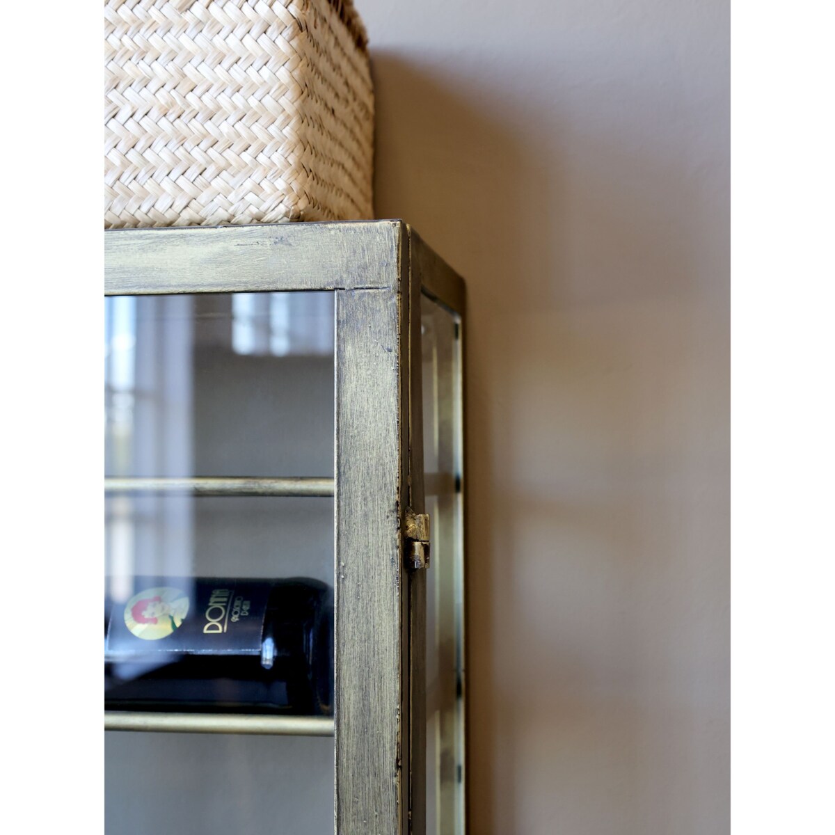 Witryna metalowa na butelki wina, mosiężna, postarzana 194x77x22 cm