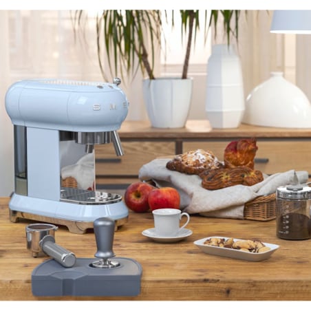 Ekspres do kawy kolbowy pastelowy błękit 50's Style, SMEG