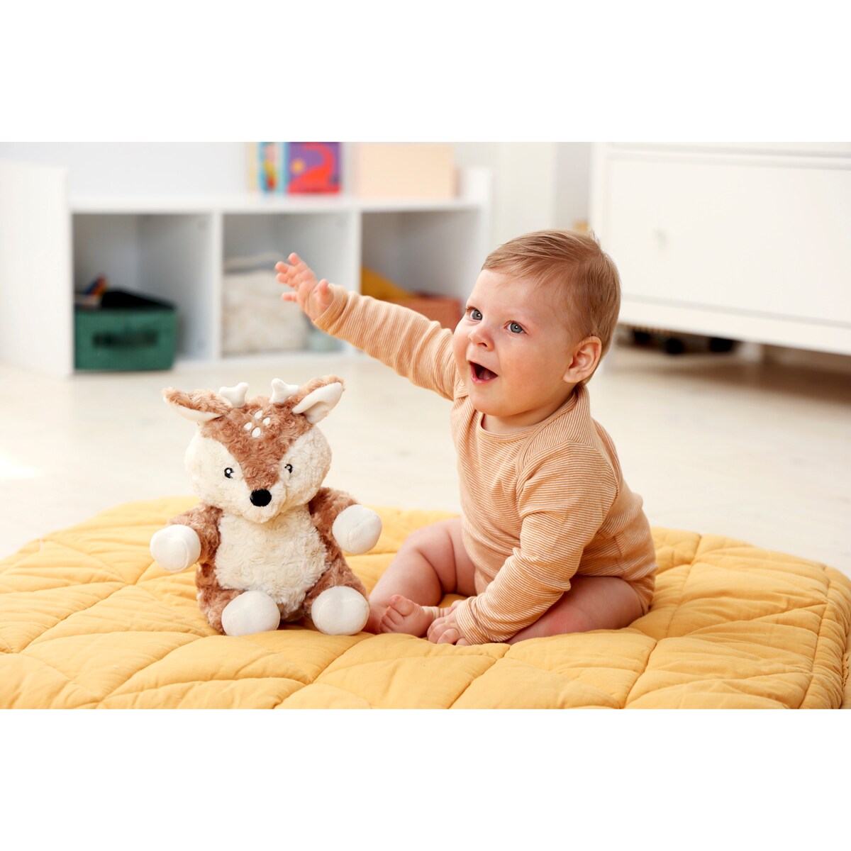 Szumiąca sarenka z czujnikiem ruchu i pozytywką - Cloud b® LoveLight Buddies Finley Fawn™
