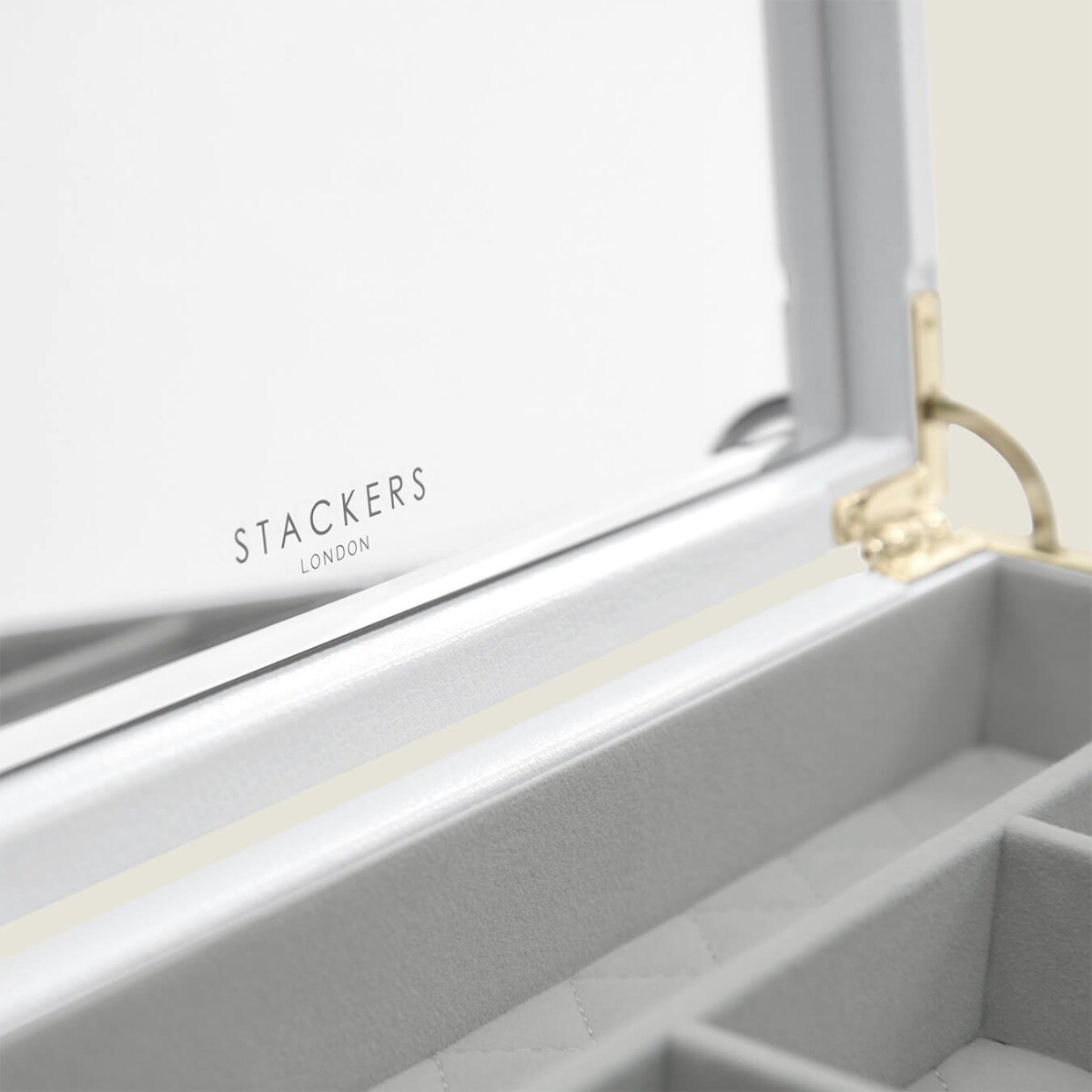 Szkatułka na biżuterię Loves Luxury biała z pokrywką i lusterkiem