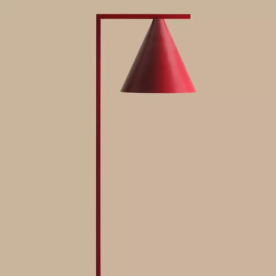 Stojąca lampa Form Floor 1108A15 Aldex w kształcie stożka czerwona