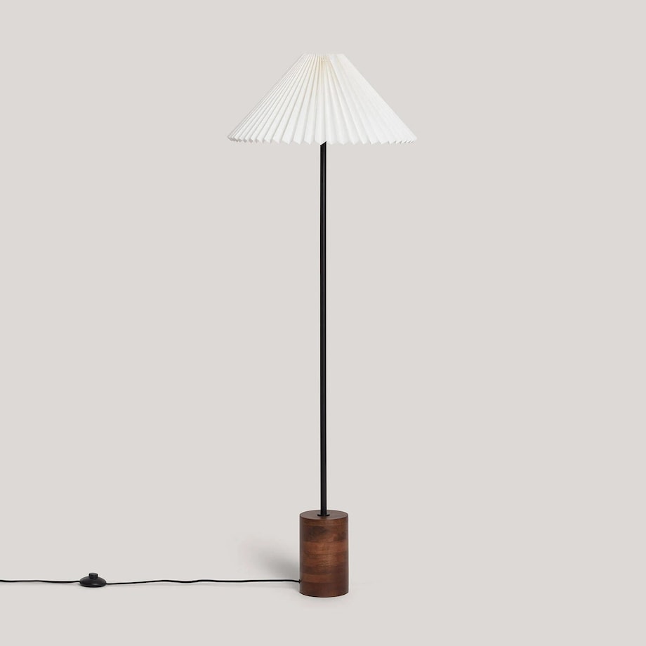 Lampa podłogowa z drewna z plisowanym kloszem Leonessa, 140 cm