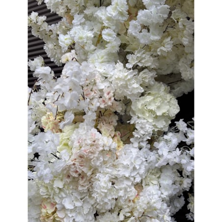 Drzewo kwitnącej wiśni kremowo-biała boczna na naturalnym pniu 220 cm