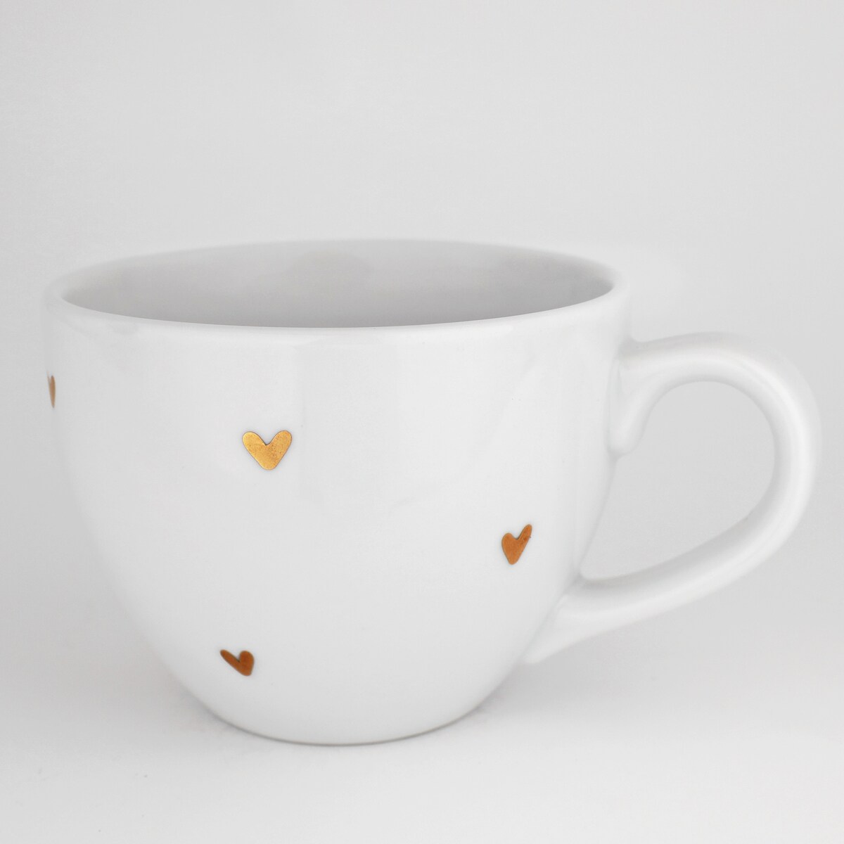 Biały kubek porcelanowy 500 ml - motyw złotych serduszek na walentynki dla niej
