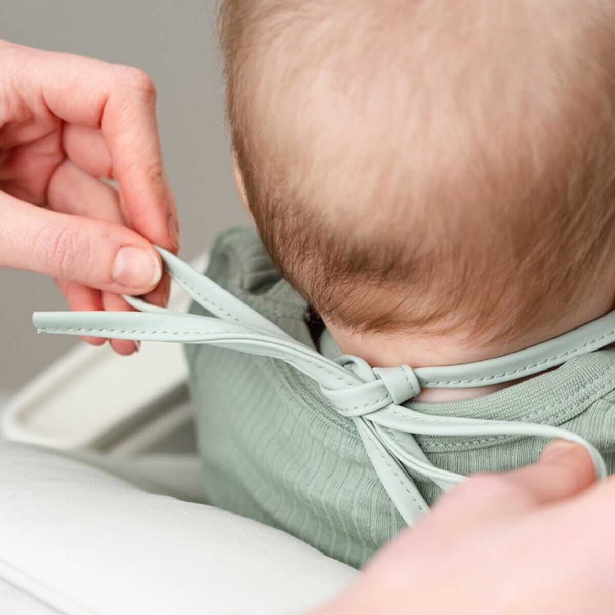 Done by Deer Śliniak z Kieszonką Tiny 2szt Happy Clouds Blue