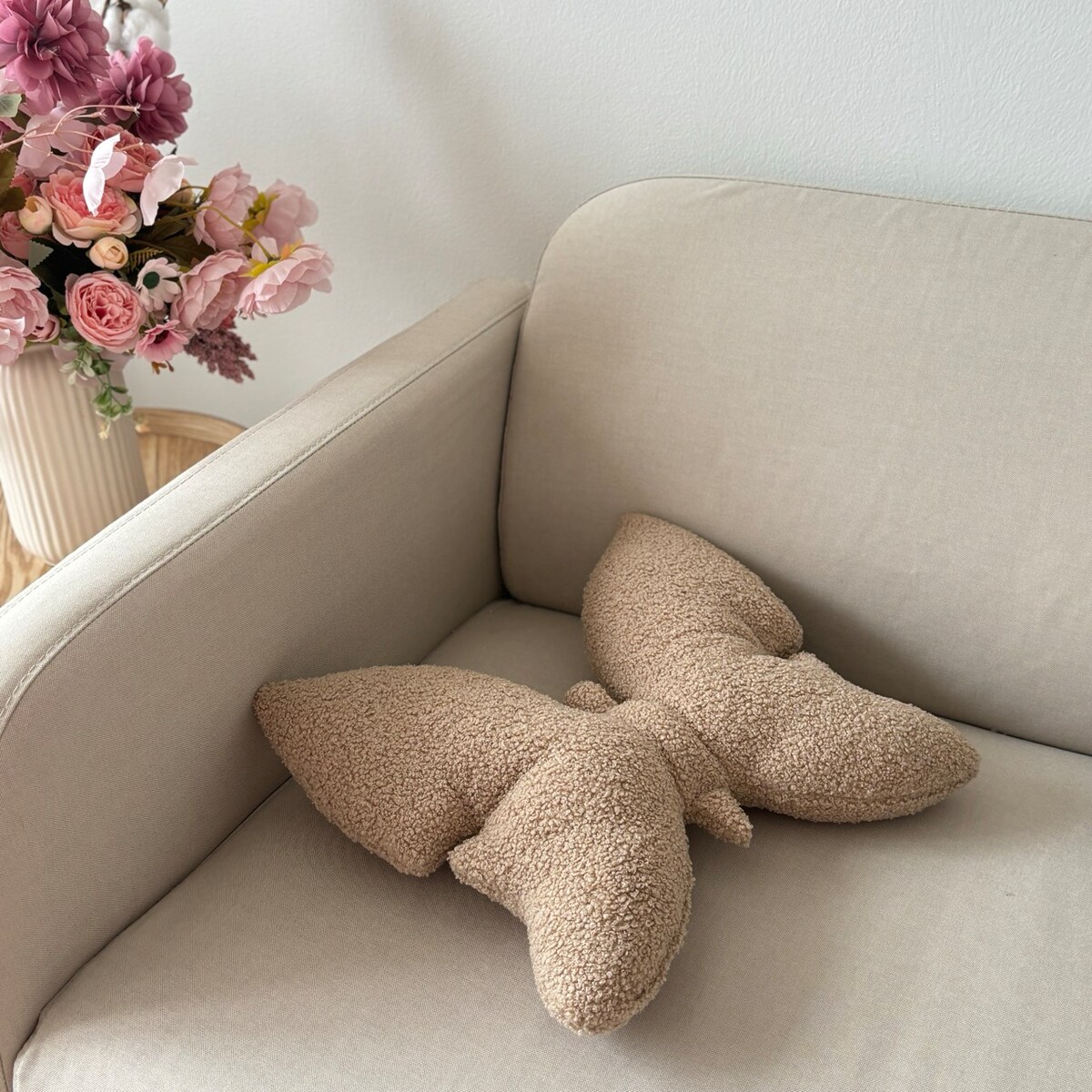 Poduszka dekoracyjna Motyl boucle beżowa