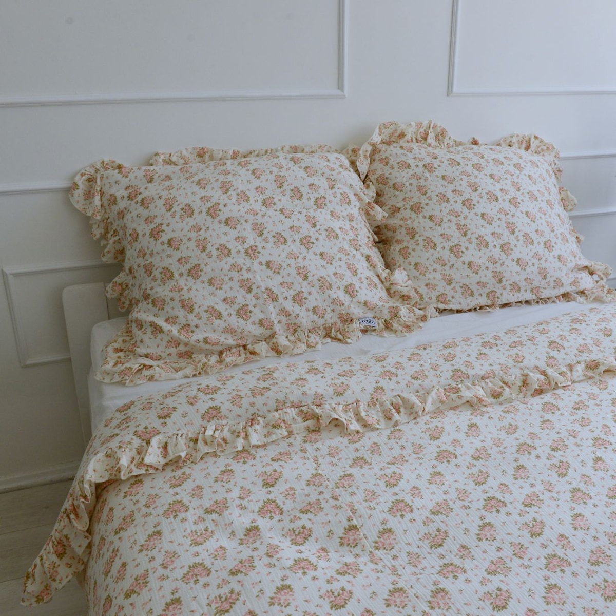 Pościel muślinowa z falbanką różowe kwiatki 140/200 + 70/80