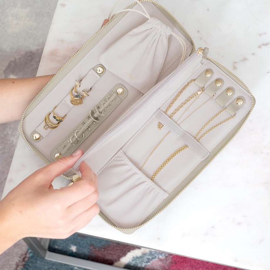 Pudełko podróżne na biżuterię z miejscem na pierścionki Stackers jasnobeżowe