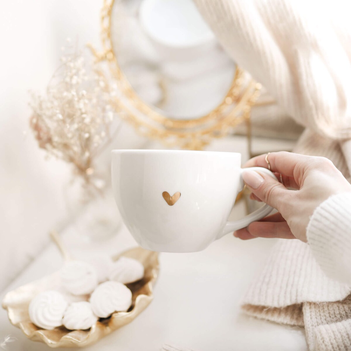 Biały kubek porcelanowy 500 ml - Motyw złotego serca na walentynki dla drugiej połówki