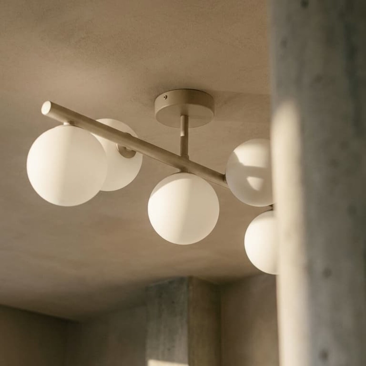 Lampa sufitowa K-5857 z serii ARDI