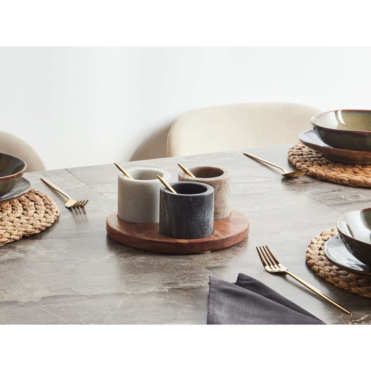 Zestaw 3 miseczek z marmuru z łyżeczkami i tacą wielokolorowy HERAKLION