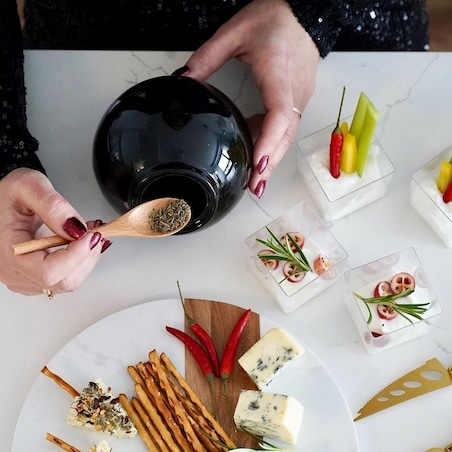 Pojemnik kuchenny z drewnianą łyżeczką na sól przyprawy herbatę ceramika