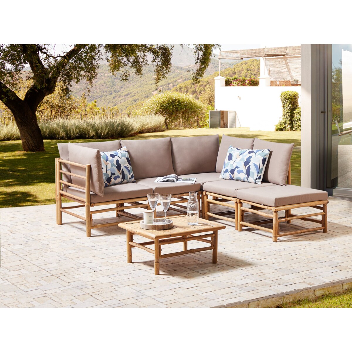 Narożnik ogrodowy ze stolikiem dla 5 osób CERRETO Lewostronny Drewno bambusowe Beżowoszary