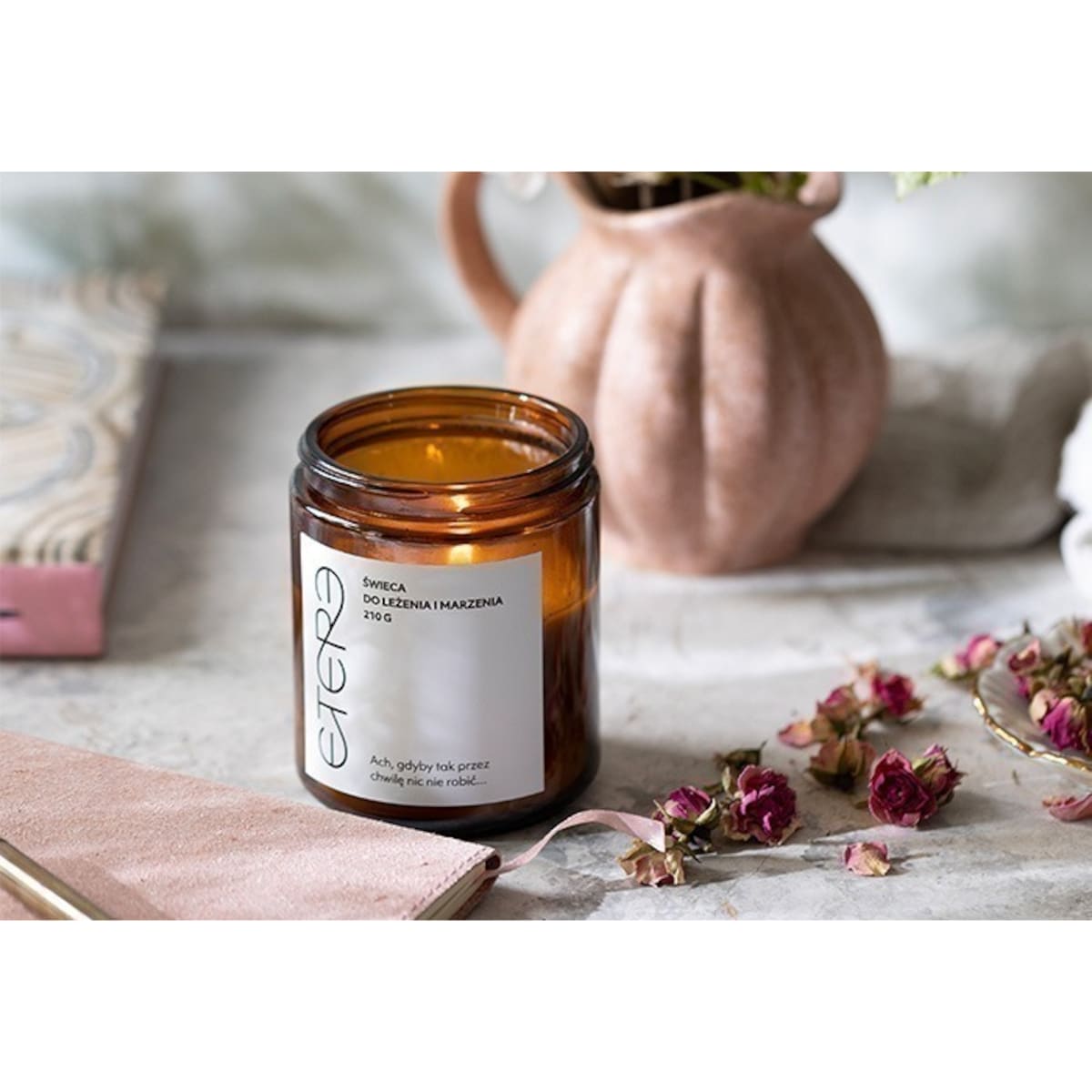 Świeca do leżenia i marzenia